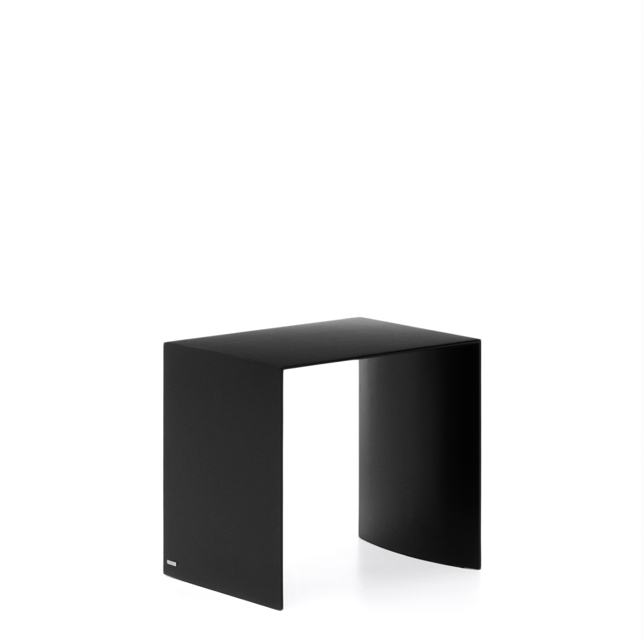 Masa laterala neagra din lemn 40x55 cm Litto Kave Home