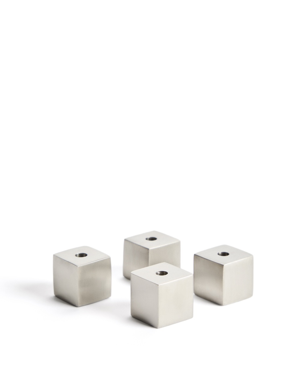 suporturi pentru mașina de spălat Set 4 suporturi lumanari albe din metal 2 cm Acadia Kave Home