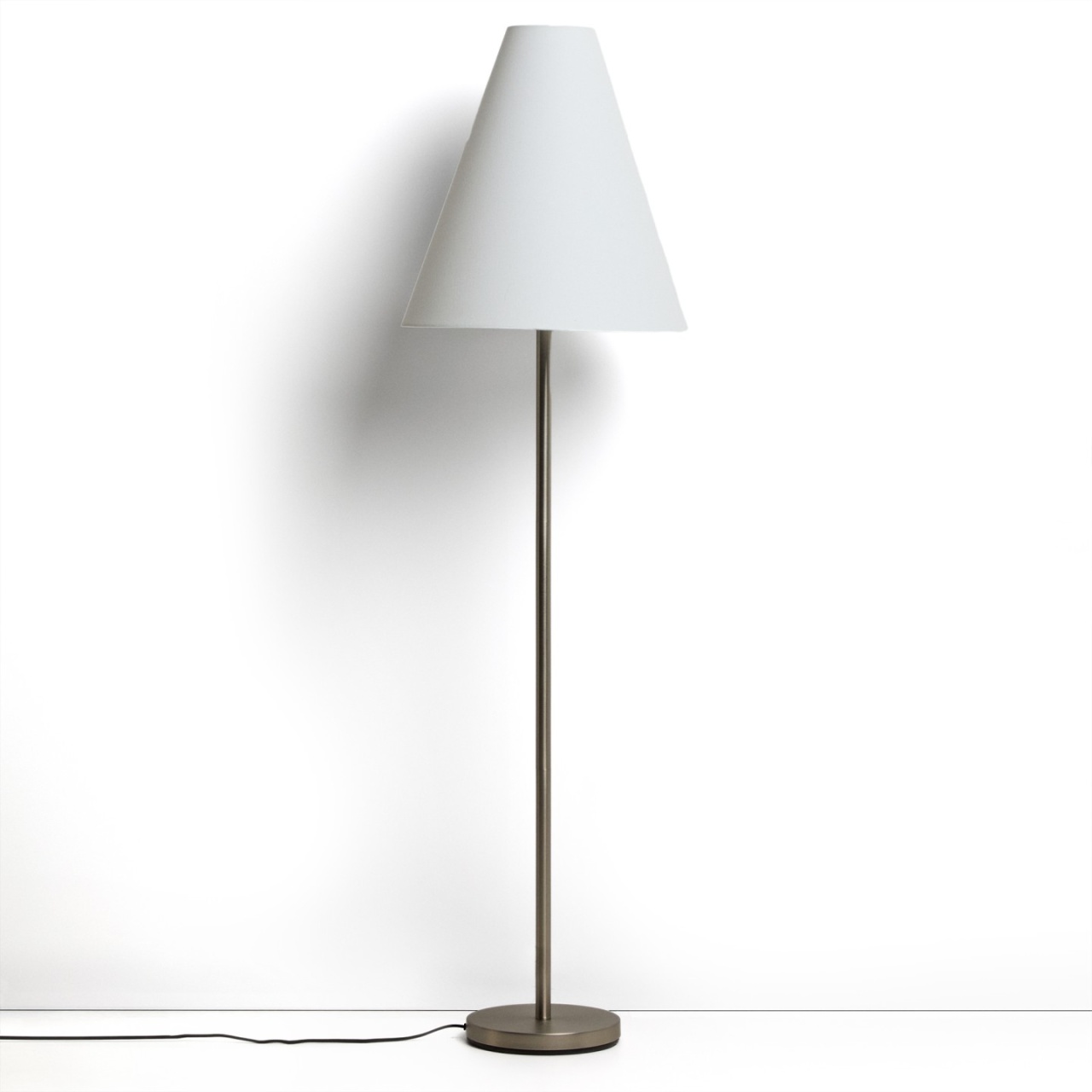 lucca lamp Lampadar alb/negru din metal 153 cm Navat Kave Home
