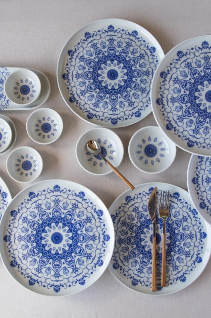 Set de masa 14 piese albe/albastre din ceramica Voche The Home Collection