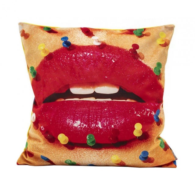 Perna patrata multicolora din fibre sintetice 50x50 cm Mouth With Pins Polyester Toiletpaper Seletti