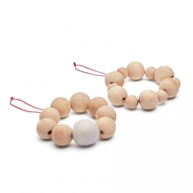 Set 2 decoratiuni suspendabile maro din fetru si lemn Suze Kave Home