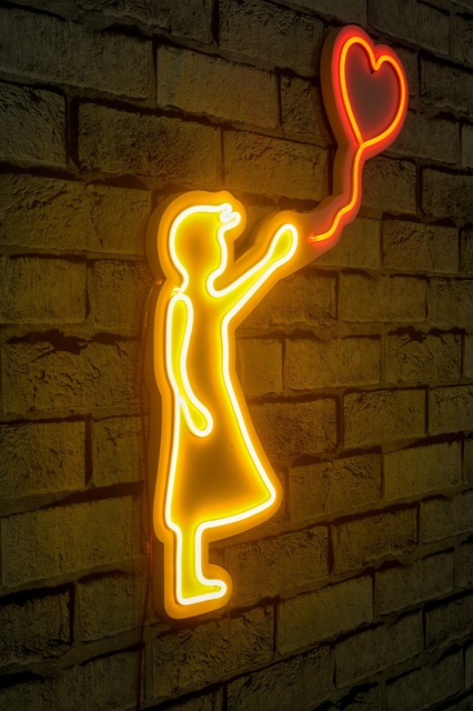 Decoratiune luminoasa de perete galbena din neon Sya The Home Collection