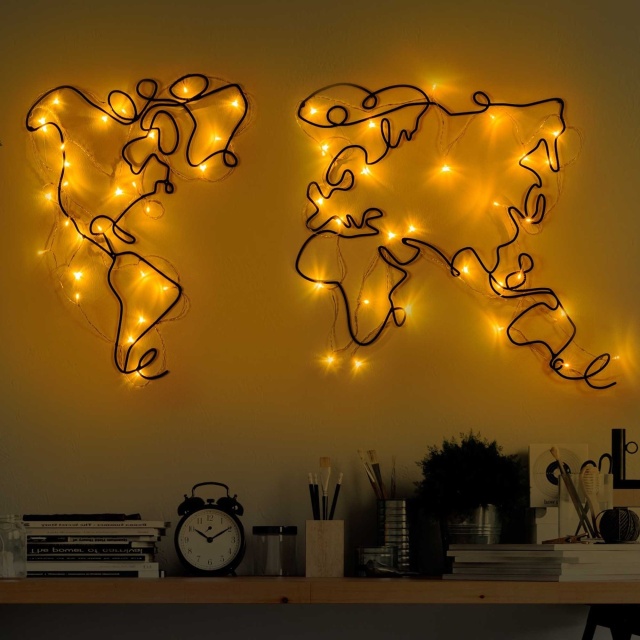 Decoratiune luminoasa de perete neagra din metal Earth The Home Collection