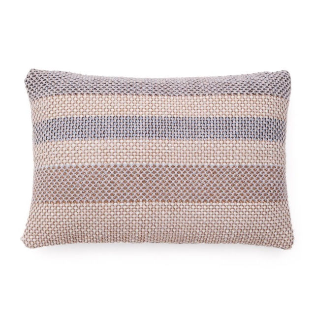 Fata de perna bej/albastra din fibre sintetice 40x60 cm Lunet Kave Home
