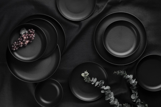 Set de masa 14 piese negre din ceramica Ruis The Home Collection