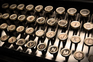 Tapet multicolor din hartie Typewriter Rebel Walls