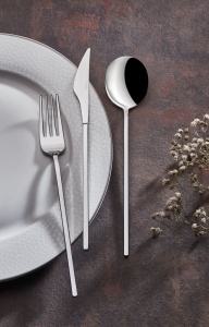 Set 18 tacamuri argintii din metal Patara18 The Home Collection