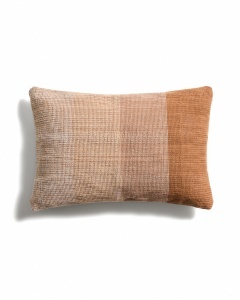 Fata de perna bej din fibre sintetice 30x60 cm Adys Kave Home