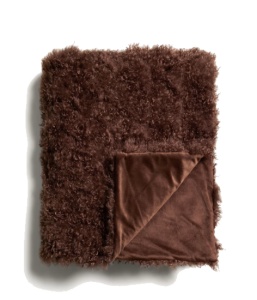 Pled maro ciocolata din fibre sintetice 140x200 cm Seruva Kave Home