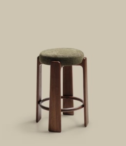 Scaun bar verde din textil Granite Walnut Tall FR Kave Home
