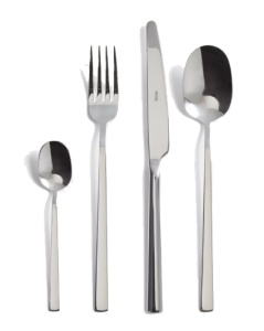 Set 16 tacamuri argintii din metal Dilora Kave Home