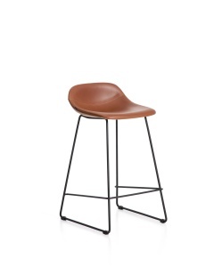 Scaun bar maro din piele ecologica Zahara Low 88 Kave Home