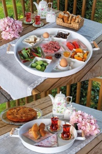 Set 2 tavi rotunde albe din metal M0185 - B The Home Collection