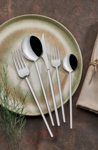 Set 30 tacamuri argintii din metal Patara30 The Home Collection