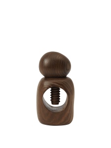 Spargator de nuci maro inchis din lemn Cairn Ferm Living