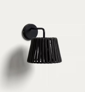 Aplica pentru exterior neagra din metal Aldet Kave Home
