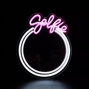 Decoratiune luminoasa roz/alba din plastic Selfie Zuma Line