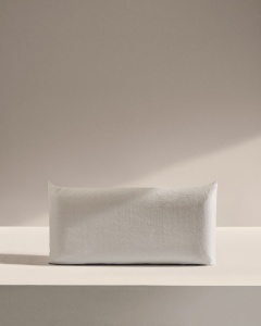 Perna alba din fibre sintetice 33x70 cm Sasa Kave Home
