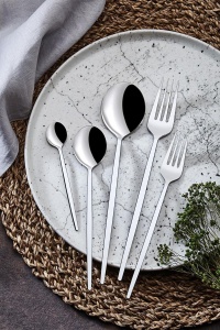 Set 30 tacamuri argintii din metal Mokk30 The Home Collection