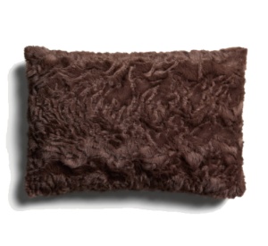 Fata de perna maro ciocolata din fibre sintetice 40x60 cm Oruma Kave Home