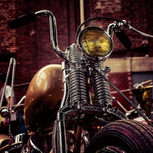 Tablou multicolor din sticla 80x80 cm Run Ter Halle