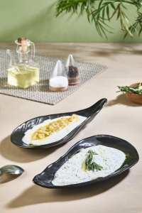 Set 2 farfurii negre din sticla 14x27 cm Istiridye The Home Collection