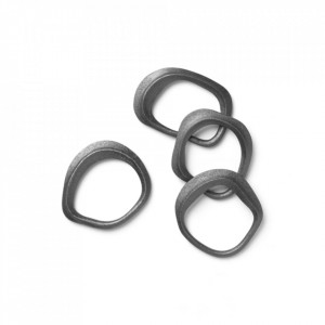 Set 4 inele pentru servetele negre din alama Flow Ferm Living