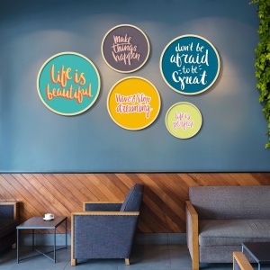 Set 5 tablouri multicolore din lemn Yats-15 The Home Collection